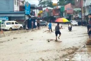 Foto Parapat Saat Banjir