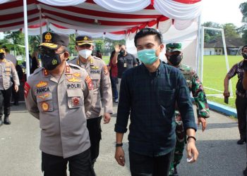 Ketum RMI Wilayah Sumut, Piki Pardede bersama Kapolda Sumut, Irjen Pol. Panca Putra Simanjuntak pada saat program vaksinasi massal/istimewa